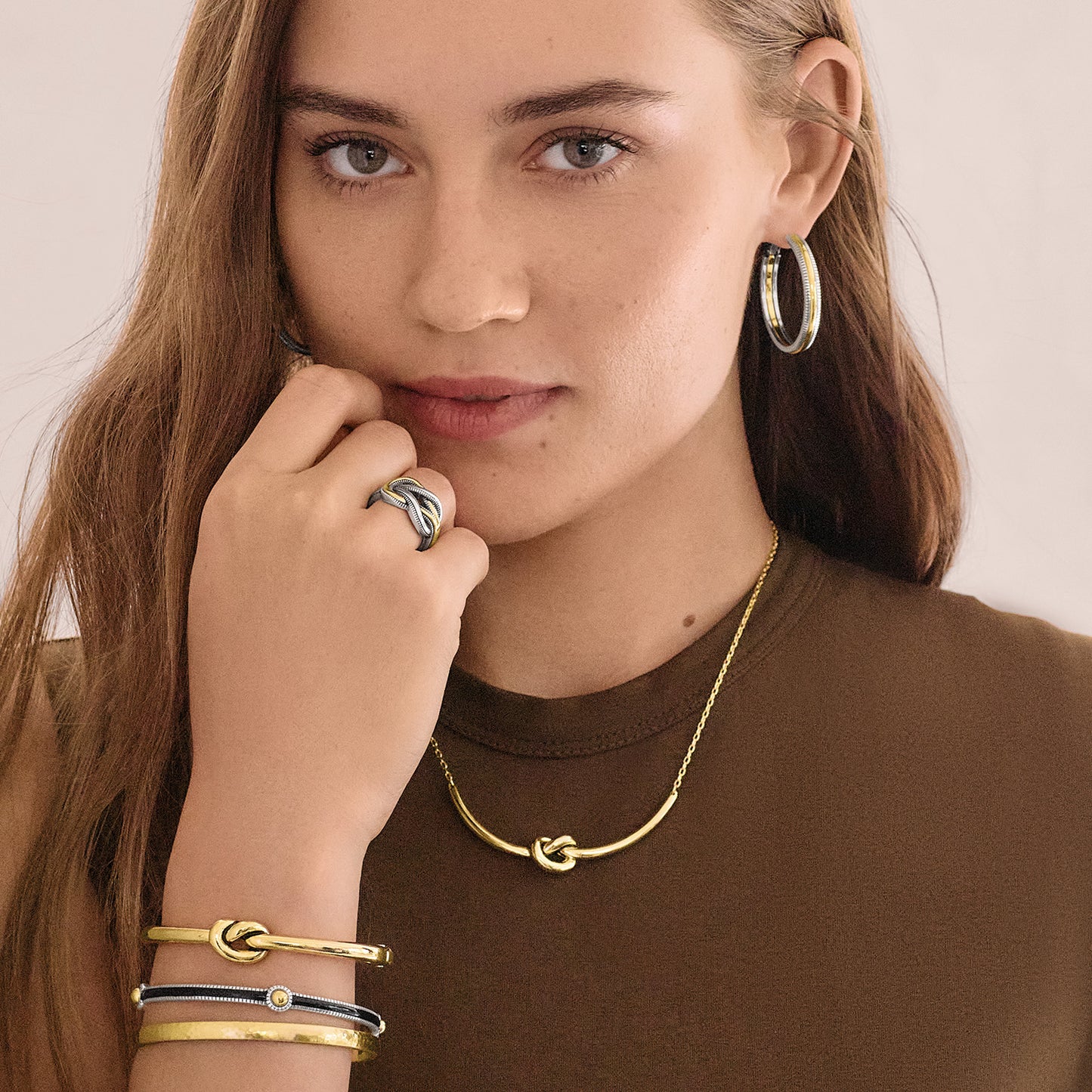 Interlok Single Knot Hinged Bangle Gold
